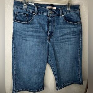Women’s Levi’s Classic Burmuda Shorts Size 30